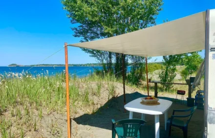 Meadow Camp 3 (Romance) – Beachfront Sea View